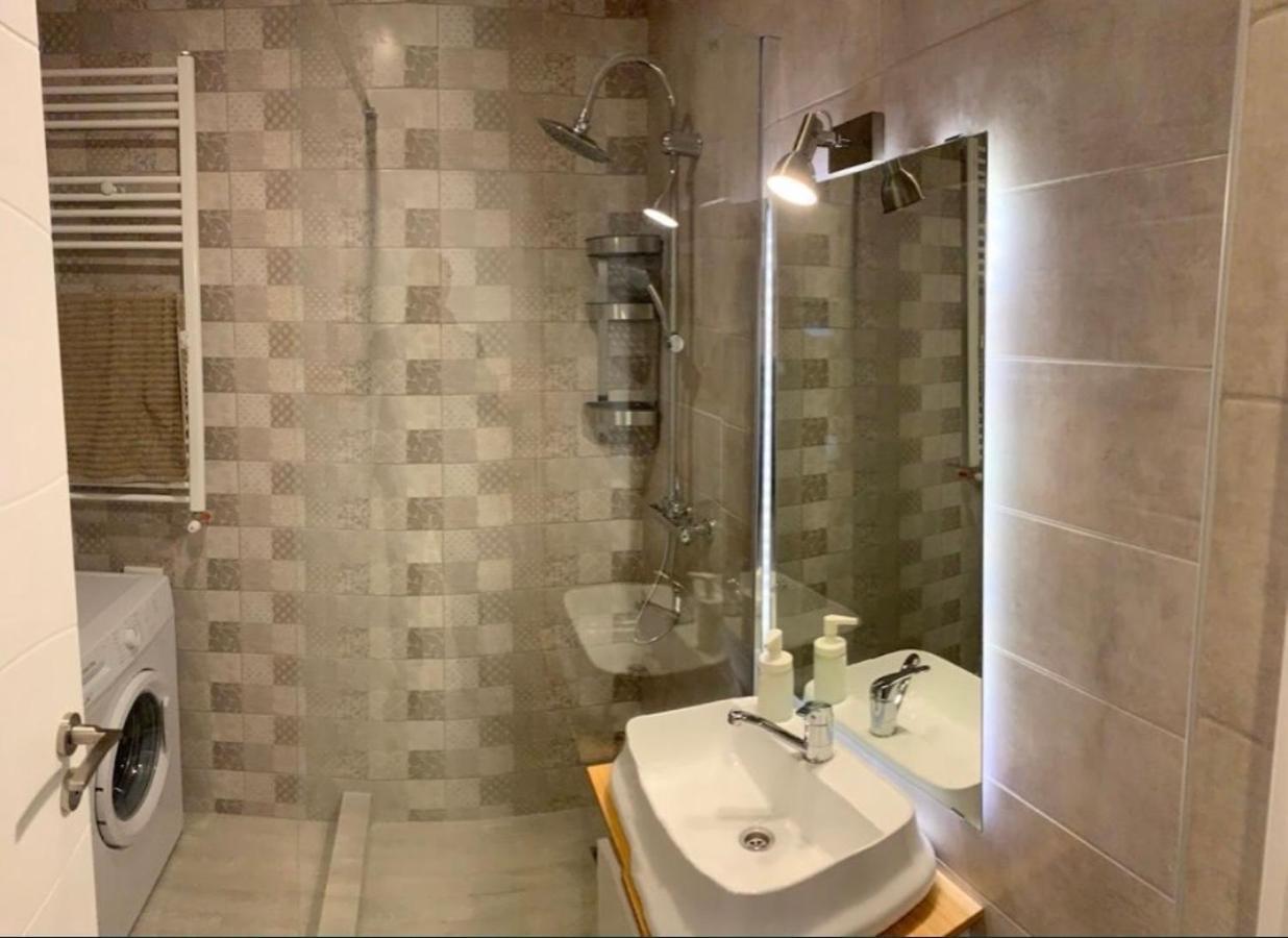 Retreat Luxury Apartment Near Presidential Palace ブカレスト エクステリア 写真